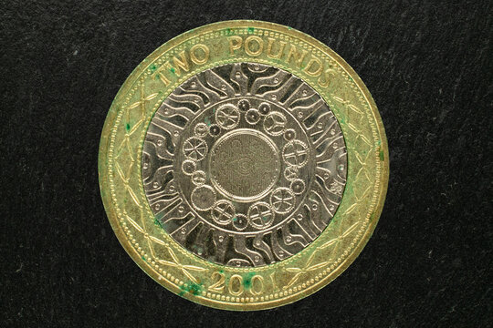British bimetallic coin with a face value of 2 pounds sterling (2 Pounds) 2001
