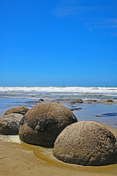 Moeraki Boulders on Koekohe Beach, Otago Coast, South Island, New Zealand.