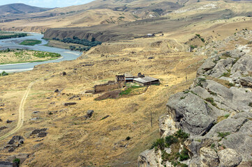 Elevated view of Mtkvari River valley and dry steppe landscape near Uplistsikhe in Georgia © MikhailT