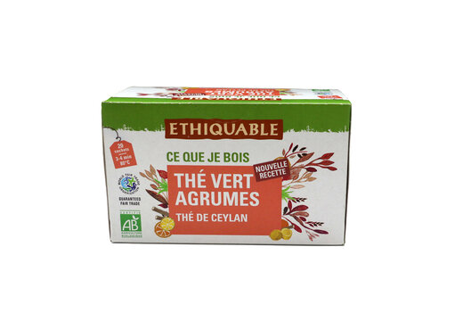 Boite de sachets de th&eacute; vert aux agrumes du commerce &eacute;quitable
