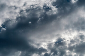 Fototapeta premium Wolkenspiel mit weichem Licht wenig Kontrast