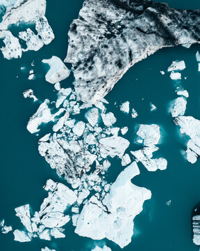 Aerial view of icebergs floating in the turquoise glacial waters of Jokulsarlon, Sveitarfelagid Hornaf, Iceland.