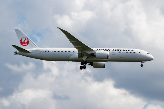 Japan Airlines Boeing 787-9 (JA867J) on landing approach at Frankfurt Airport on June 28, 2017 in Frankfurt am Main, Germany