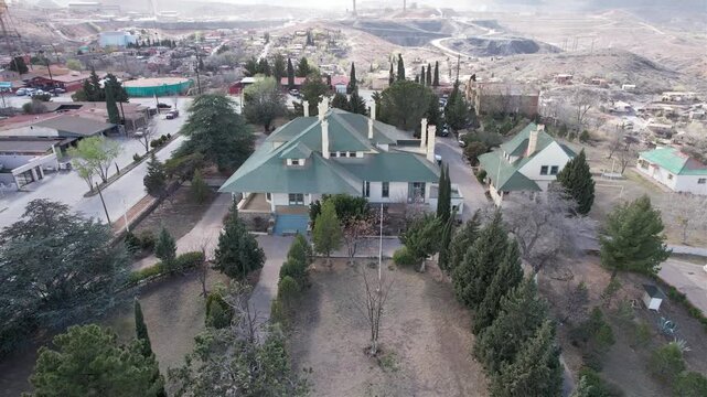 Vista aerea de Casa  Green , de William C. Green en en pueblo minero en Cananea , Sonora Mexico 
