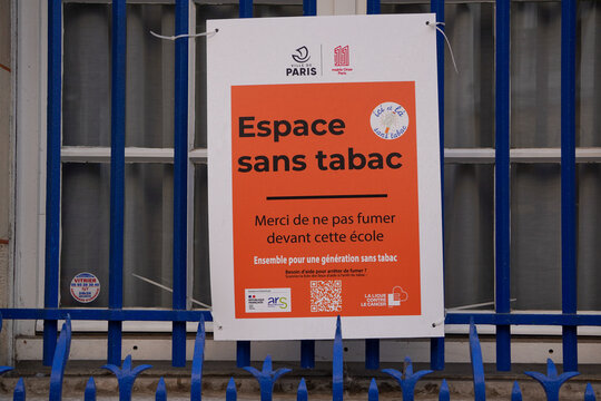 Espace sans tabac sign in Paris, France
