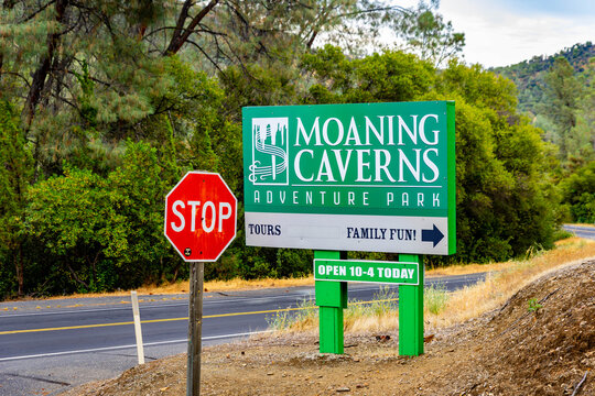 Moaning Caverns Adventure Park road sign