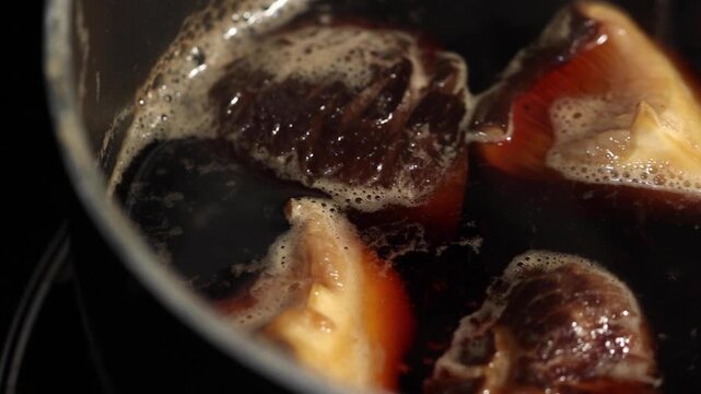 Korea mushroom boiling pot stew broth steam soy sauce simmering cuisine Korea 버섯 표고버섯 냄비 보글보글 간장 조림 육수 김 스팀 요리 식재료