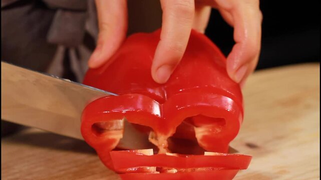 chopping vegetables green onion paprika lotus root beef meat cutting board knife kitchen food preparation  대파 파 파프리카 연근 소고기 고기 야채 채소 썰기 도마 칼 주방 식재료 조리과정