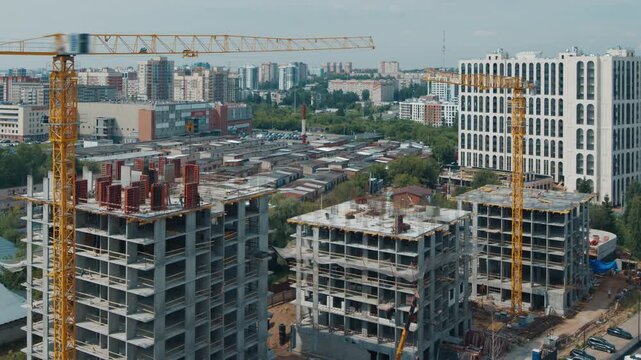 Timelapse of the constriction site of the living building in the city