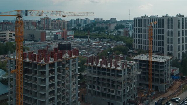 Timelapse of the constriction site of the living building in the city