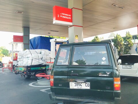Cars queuing to take turns refueling at Pertamina gas station on August 5, 2026 in Bandung, Indonesia