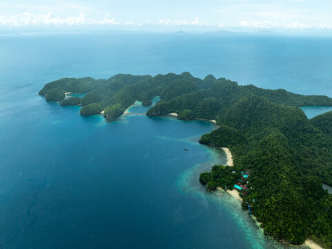 Aerial view of Bucas Grande islands featuring lush green vegetation, turquoise waters, and small sandy beaches in Siargao, Philippines.