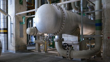 Naklejka premium A heat exchanger installed in a chemical and petroleum processing plant supports thermal energy transfer, improving process efficiency and maintaining optimal industrial temperature control systems.