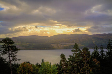 Obraz premium sunset over the lake