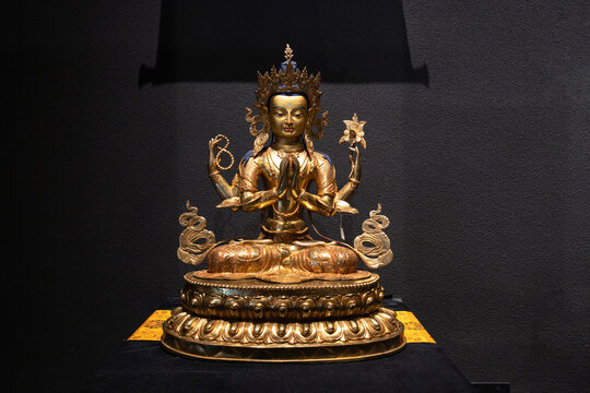 golden buddha statue