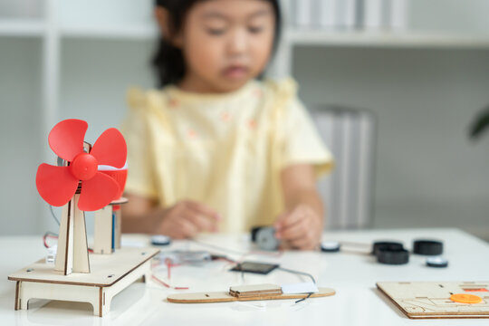 Electronic Activity Kit, STEM science toy,  child learn electrical processes through hand on experience without screen time, emotional intelligence, intellectual intelligence, executive function.