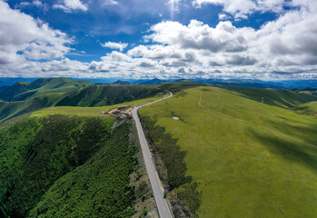 Fototapeta premium Aerial photography of the 318 Sichuan Tibet Highway in Jiazila Mountain, Litang, Yajiang, Ganzi, Sichuan