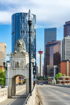 Calgary skyline showing the Centre Street Bridge and lion statue