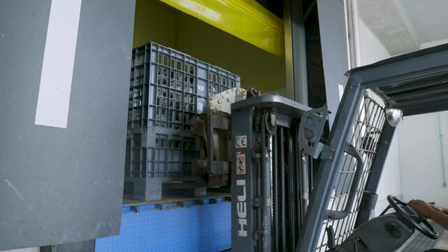 HELI Forklift Transporting Tuna Pallet Crate Through Loading Dock Area