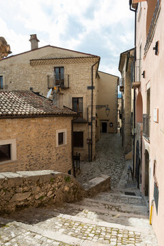 Barrea. Views of the historic center and the Monumental Castle.