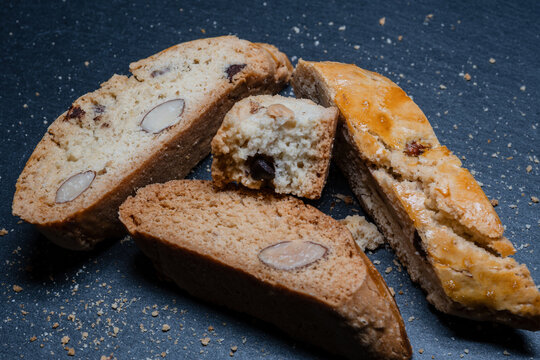 Tasty homemade almond tozzetti 2