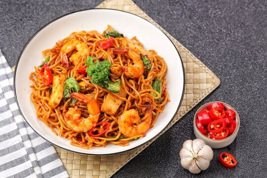 mee goreng mamak, popular cusine in malaysia. in indonesia called mie goreng
