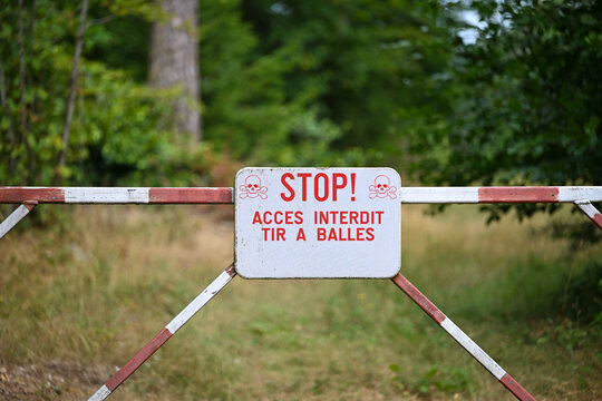 Acces interdit au domaine militaire