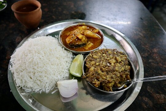 インド　コルカタ 　カレー料理