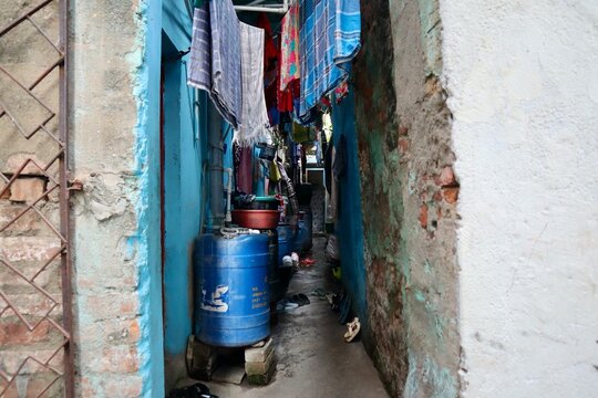 インド　コルカタ　スラム街の路地裏