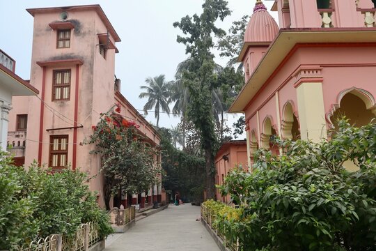 インド 　マヤプール　クリシュナ寺院