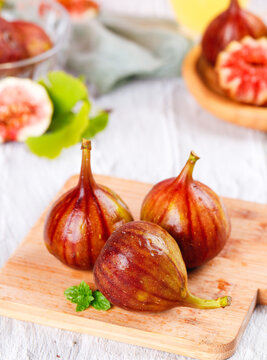 Fresh Red Striped Figs on Wooden Board - Yunnan Organic Fruit with Pink Flesh