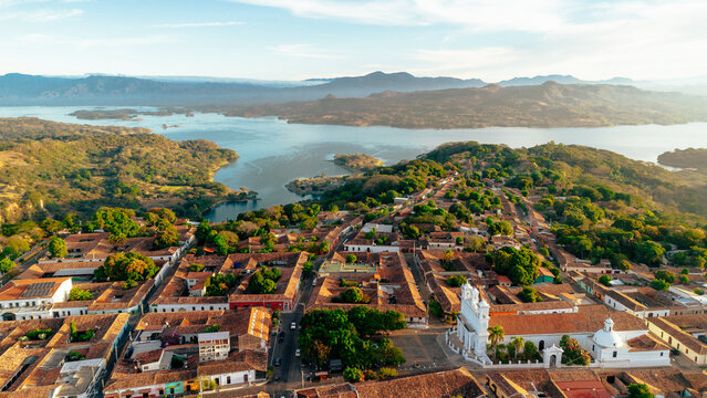 Aerial view of the historic town of Suchitoto with colonial architecture, red-tiled roofs, and Santa Lucia Church overlooking Suchitlan Lake in Suchitoto, Cuscatlan Department, El Salvador.