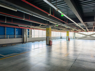 Fototapeta premium Modern Urban Parking Garage Interior with Clean Lines and Natural Light