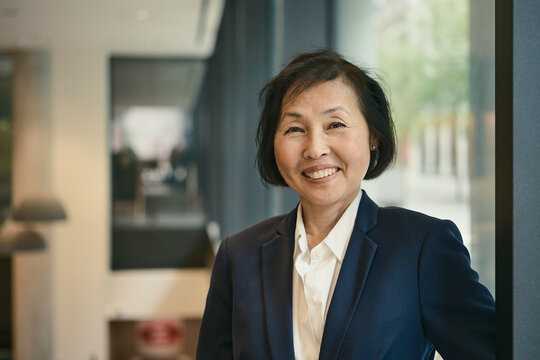 A confident businesswoman wears a suit in a office building