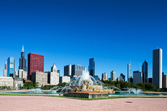 USA, Illinois, Chicago, Millennium Park with Buckingham Fountain
