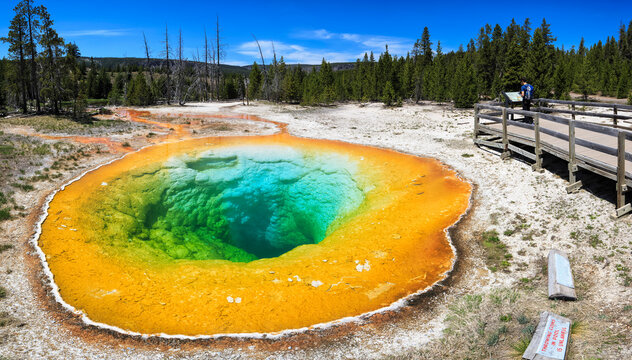 USA, Yellowstone National Park, Hot spring