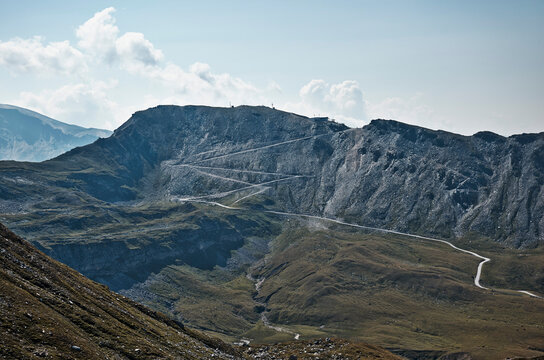 Austria, East Tyrol, Hohe Tauern National Park, mountainscape with scenic road