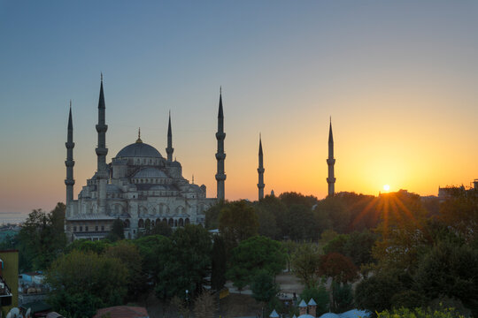 Turkey, Istanbul, View of Sultan Ahmed Mosque at Sultanahmet district