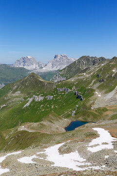 Switzerland, Grisons, Ratikon, Lake Grfiersee with Three towers and Sulzfluh mountains in background, view from Austrain border