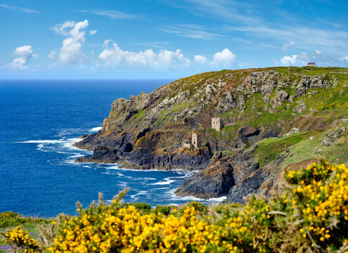 UK, Cornwall, Ruins of old tin mine