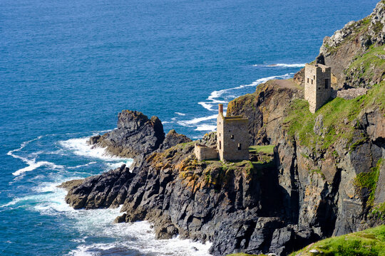 UK, Cornwall, Ruins of old tin mine