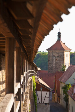 A parapet walk overlooks the Siebersturm gate in Germany