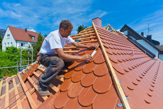 Germany, Baden-Wuerttemberg, Stuttgart, Mid adult man measuring roof tile
