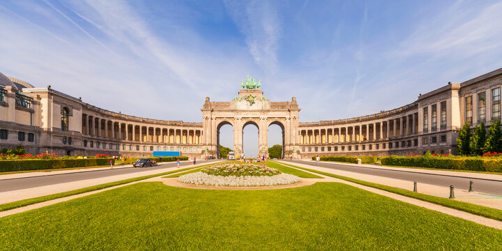 Belgium, Brussels, Parc du Cinquantenaire, Triumphal Arch, Colonnades, Panorama