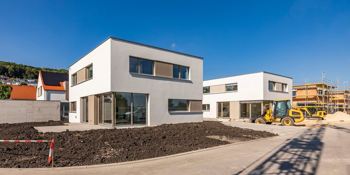 Germany, Bavaria, Elchingen, Patch of dirt in front of modern suburban house