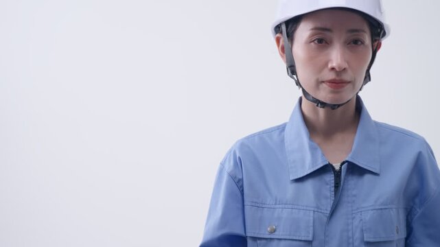 作業着の女性