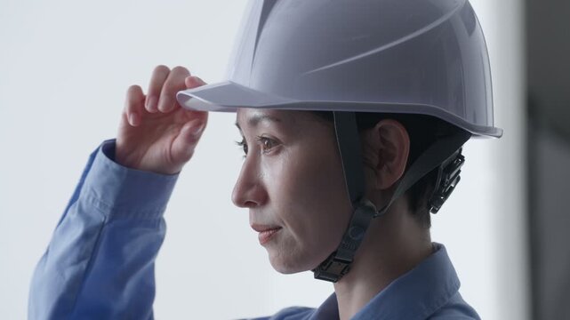 作業着の女性