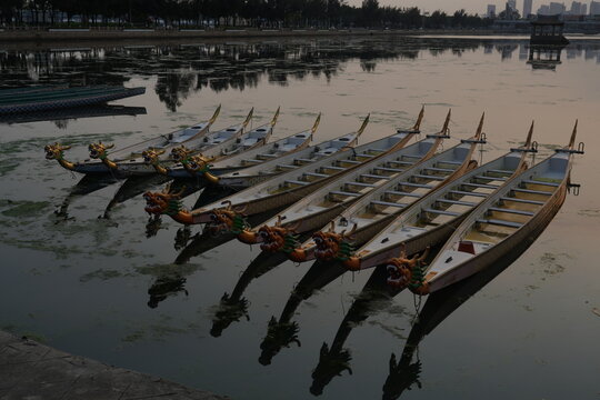 drogon boats on the lake
