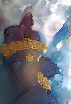 Abstract fluid art pattern in violet tones of a human silhouette chained by a golden chain
