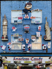 Obraz premium Decorative wall of American Candy shop at Camden Market. London, UK - December 5, 2024.